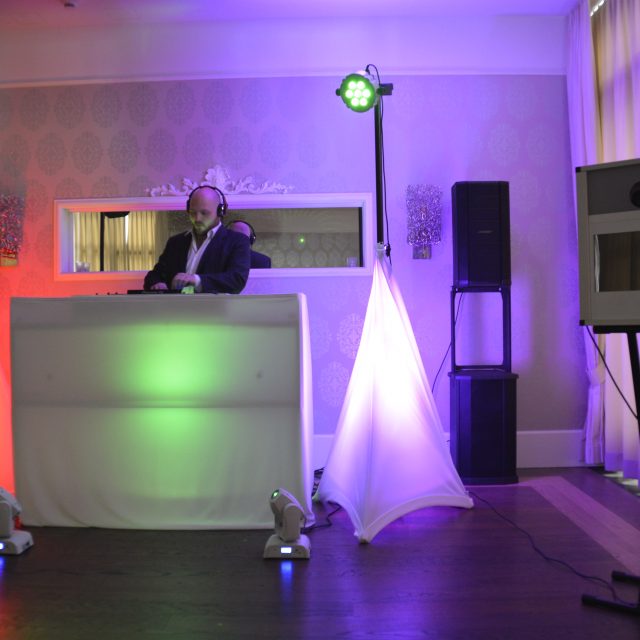 Hochzeits DJ Schweiz Wedding Voice DJ mit Photo Booth und Equipment